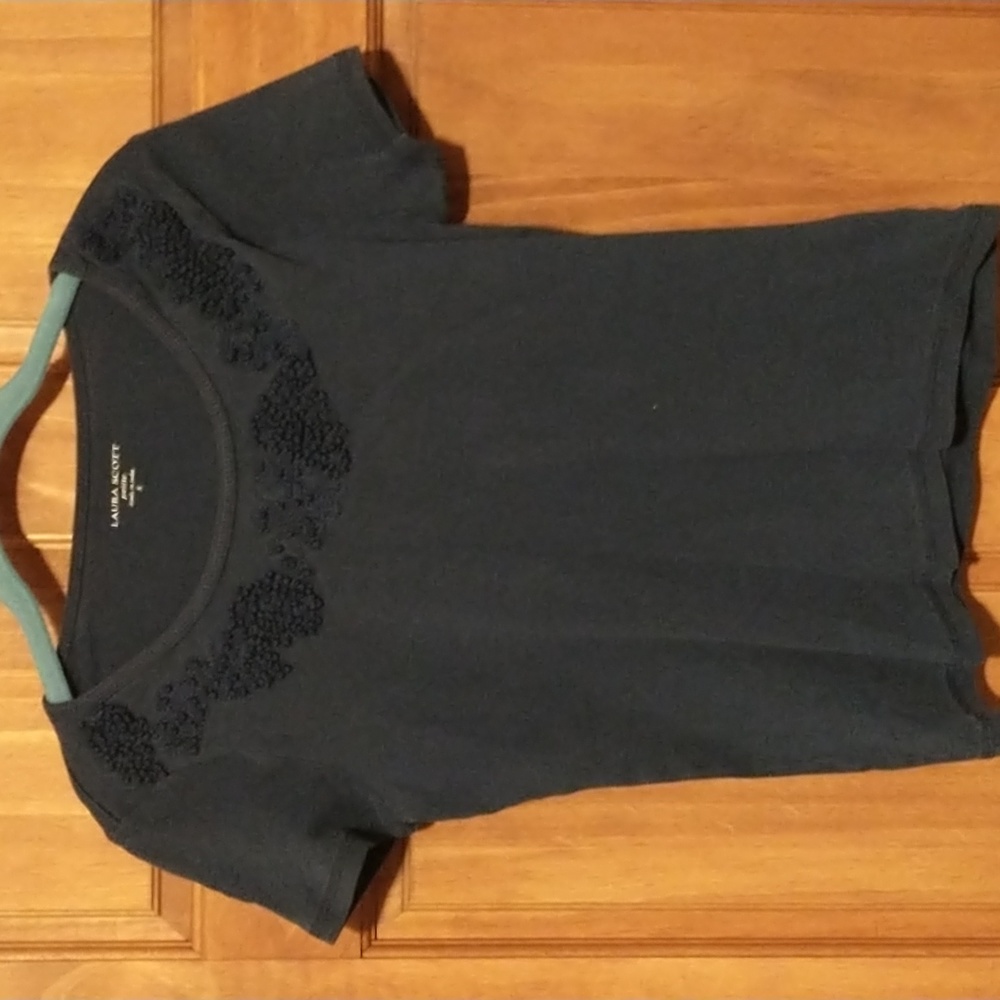 Laura Scott woman's size SP capped sleeve cotton top w 3D floral bodice accents